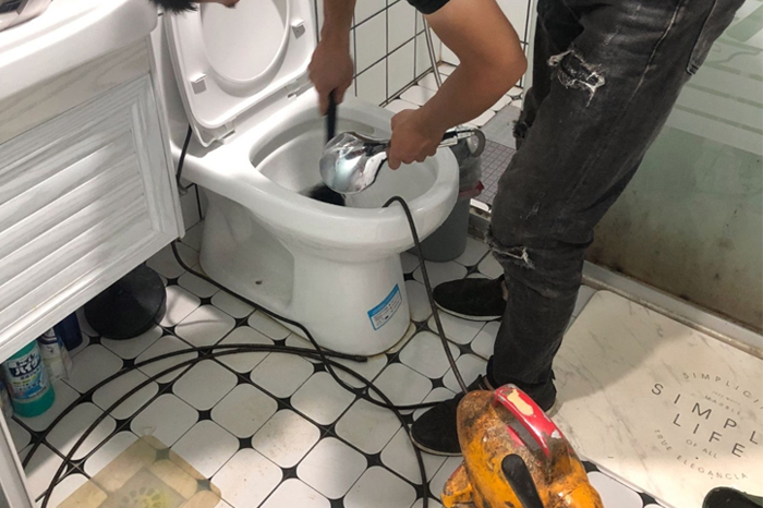 渝中马桶堵塞自己疏通还是找师傅？专业上门服务让你省时更省心